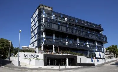 Gebäude von Marvie Hotel & Health