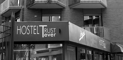 Building hotel Hostel Trustever