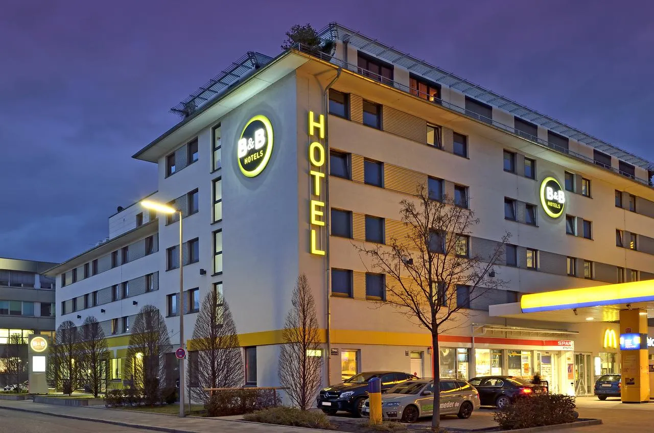 Building hotel B&B Hotel München City-Nord