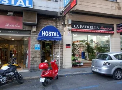 Building hotel Hostal Campoy