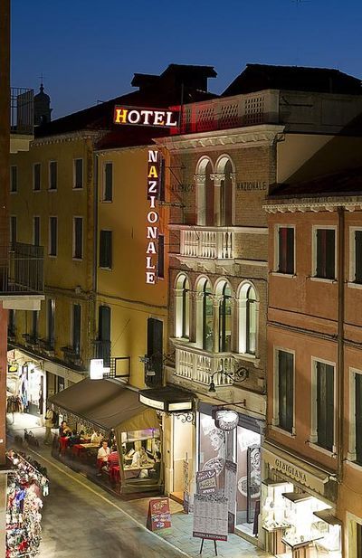Building hotel Nazionale Venezia