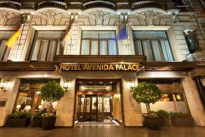 Building hotel El Avenida Palace