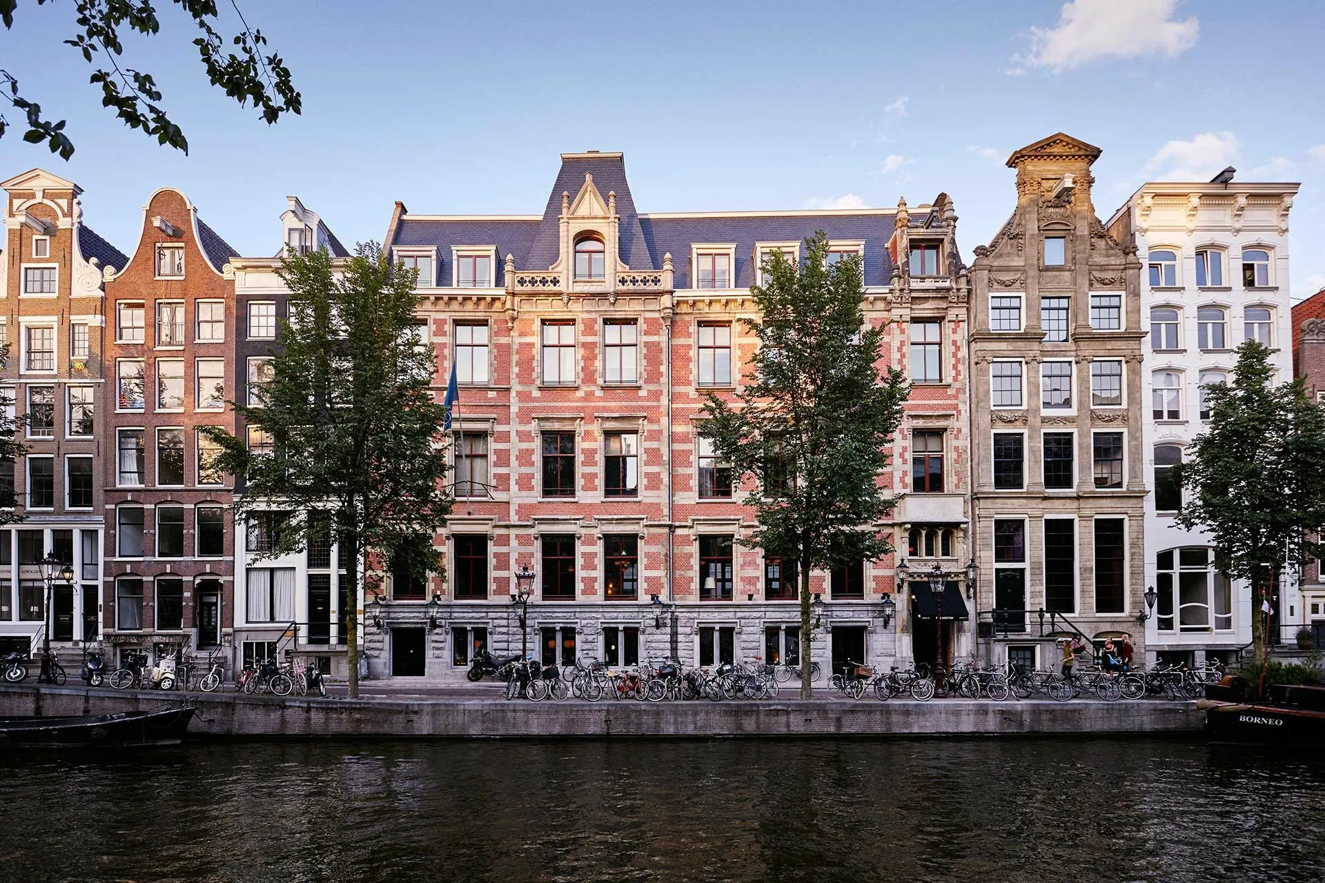 Building hotel The Hoxton Amsterdam