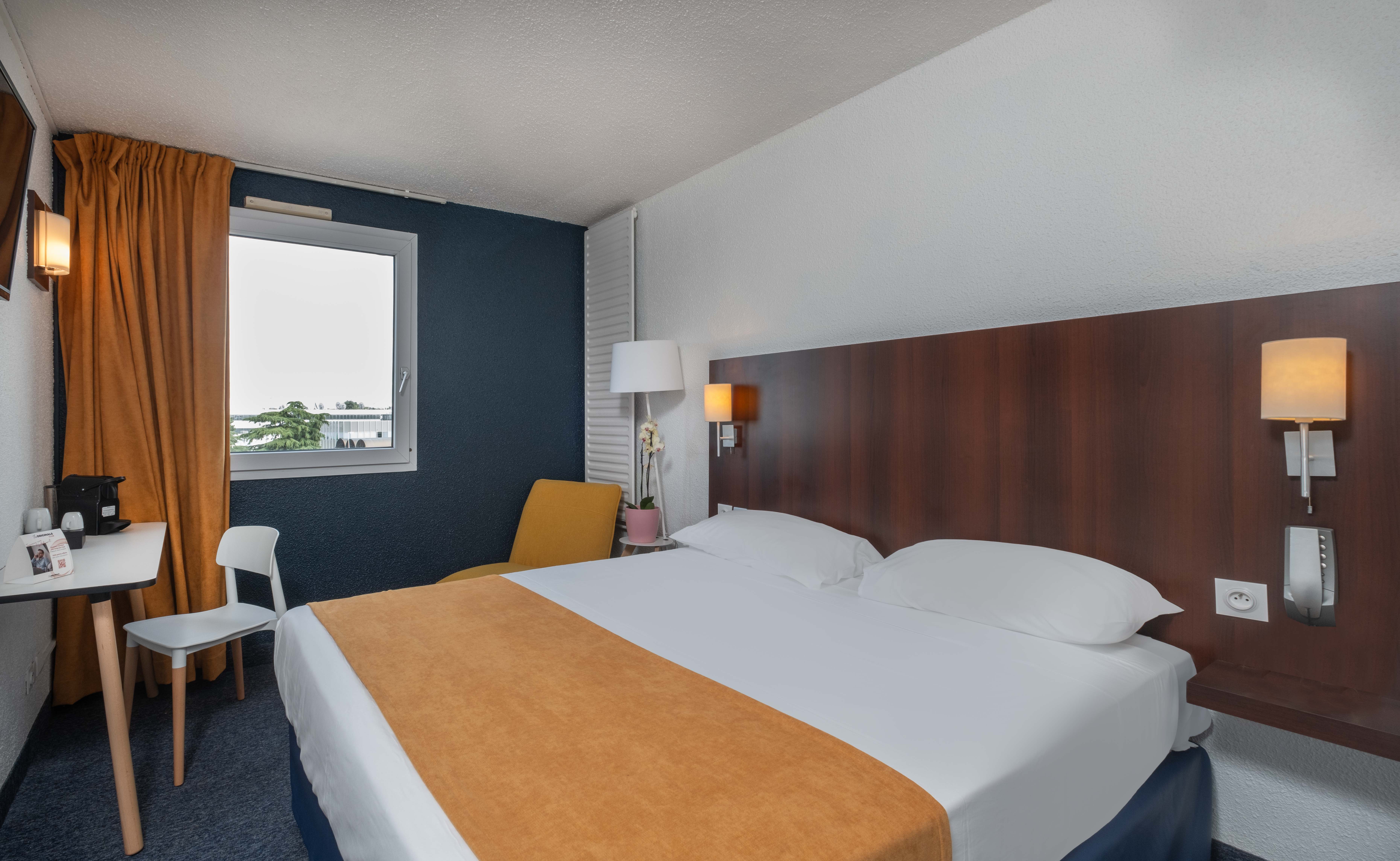 Building hotel The Originals City Hotel Ariane