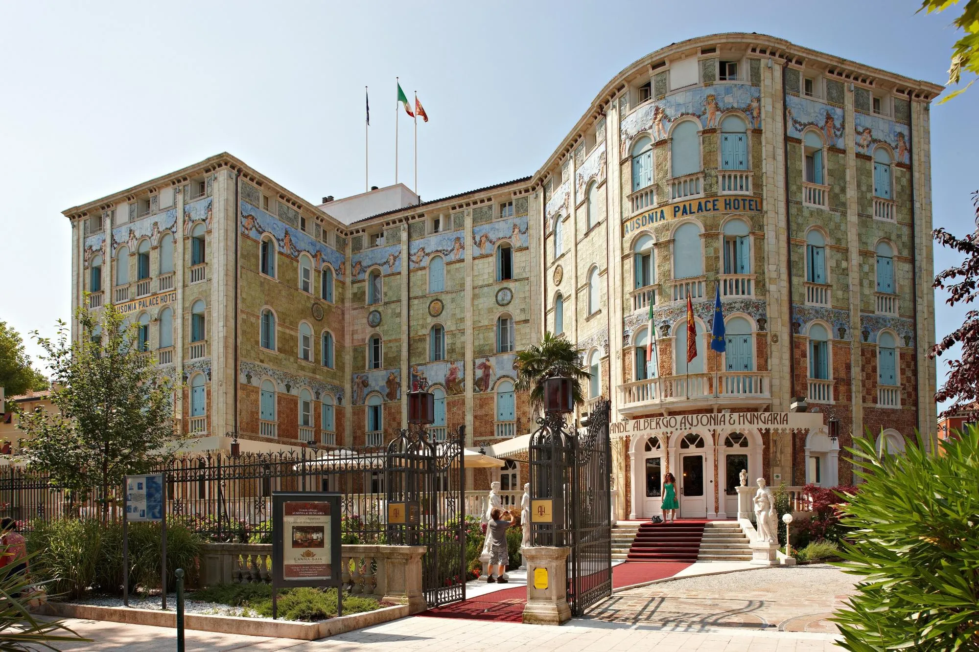 Building hotel Grande Albergo Ausonia & Hungaria