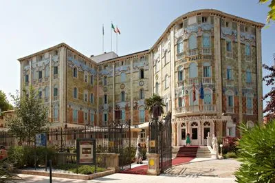 Building hotel Grande Albergo Ausonia & Hungaria