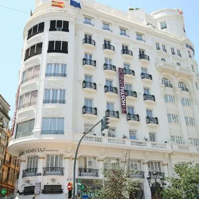 Building hotel Hotel Venecia