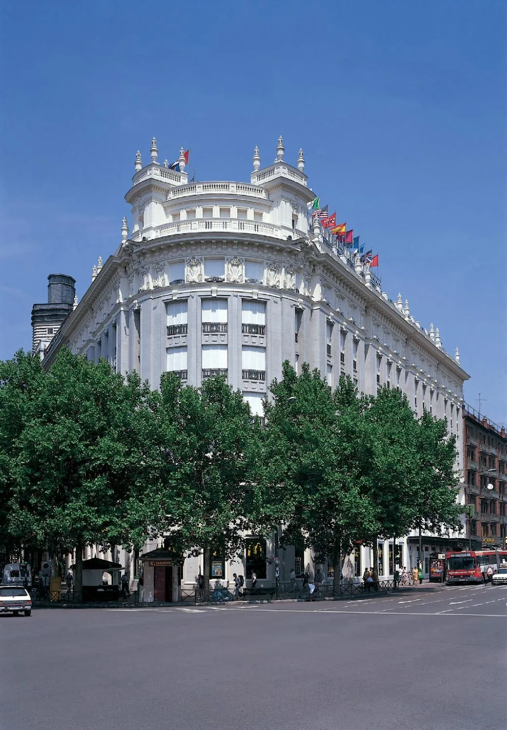 Building hotel NH Madrid Nacional