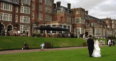 Building hotel De Vere Selsdon Estate