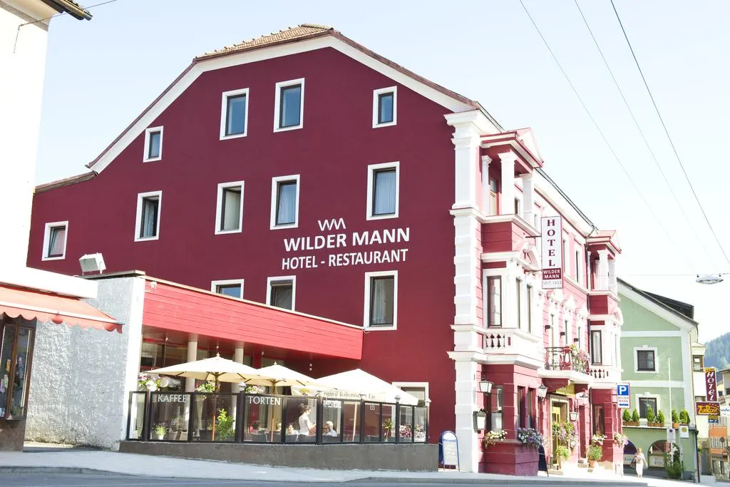 Building hotel Wilder Mann