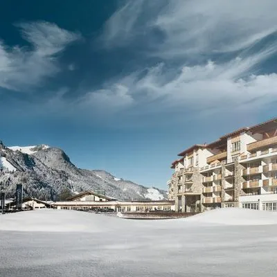 Building hotel Hotel Grand Tirolia Kitzbühel