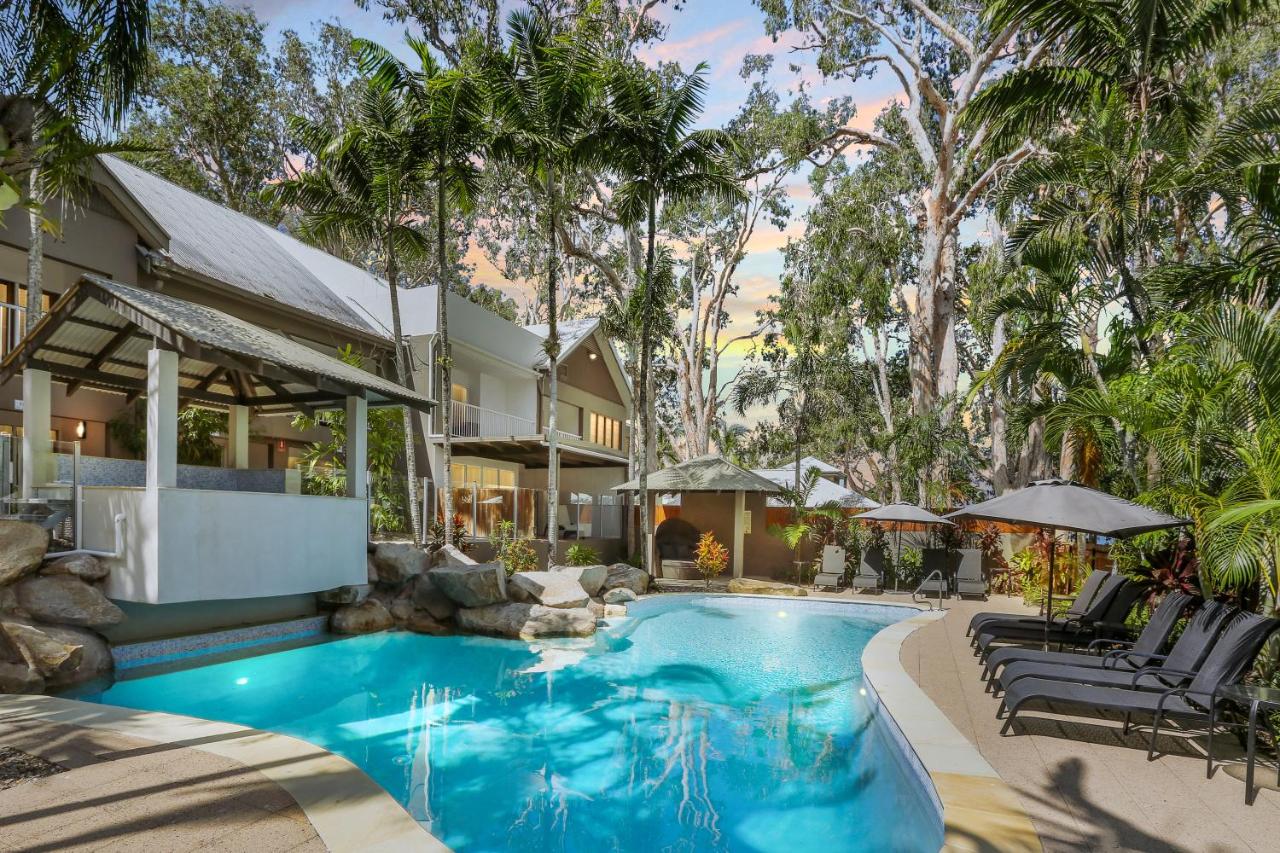 Building hotel Paradise on the Beach Resort Palm Cove