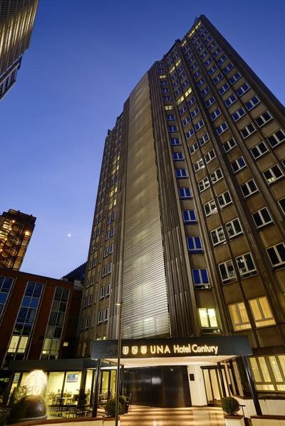 Building hotel UNAHOTELS Century Milano