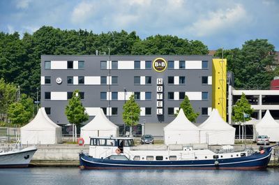 Building hotel B&B Hotel Kiel-City