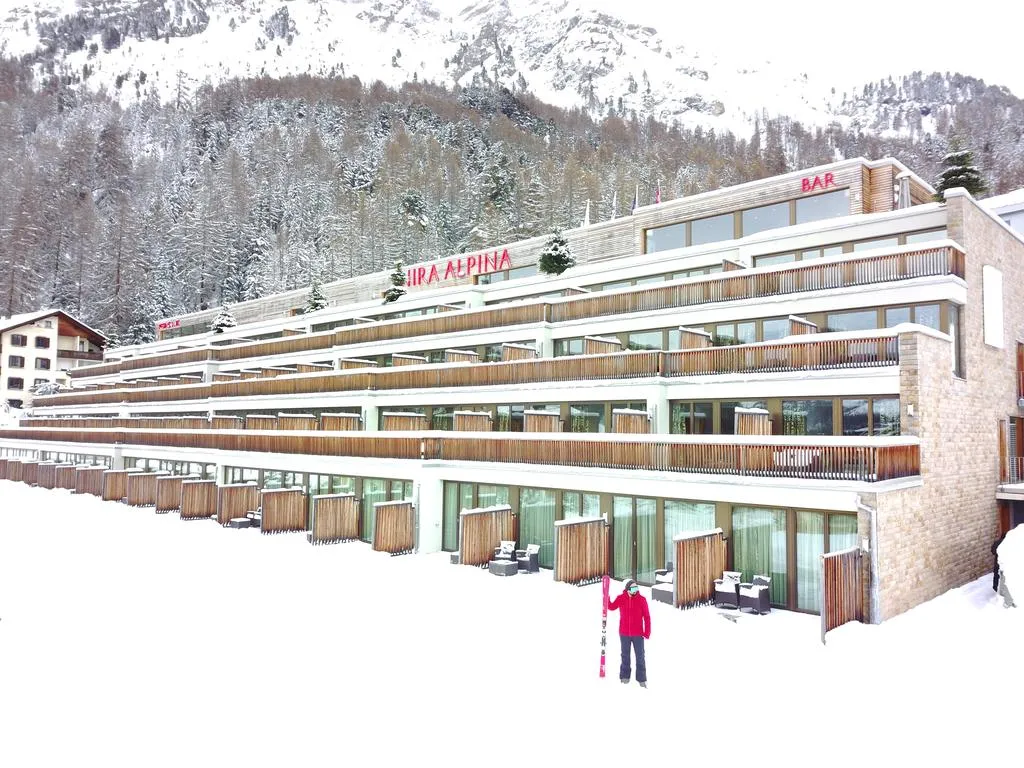 Building hotel Nira Alpina