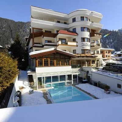 Building hotel Hotel Zillertalerhof