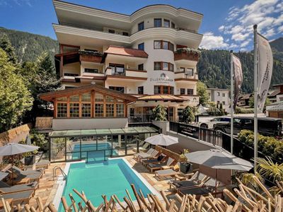 Building hotel  Alpine Hideaway ZILLERTALERHOF