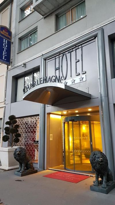 Building hotel Hôtel Charlemagne