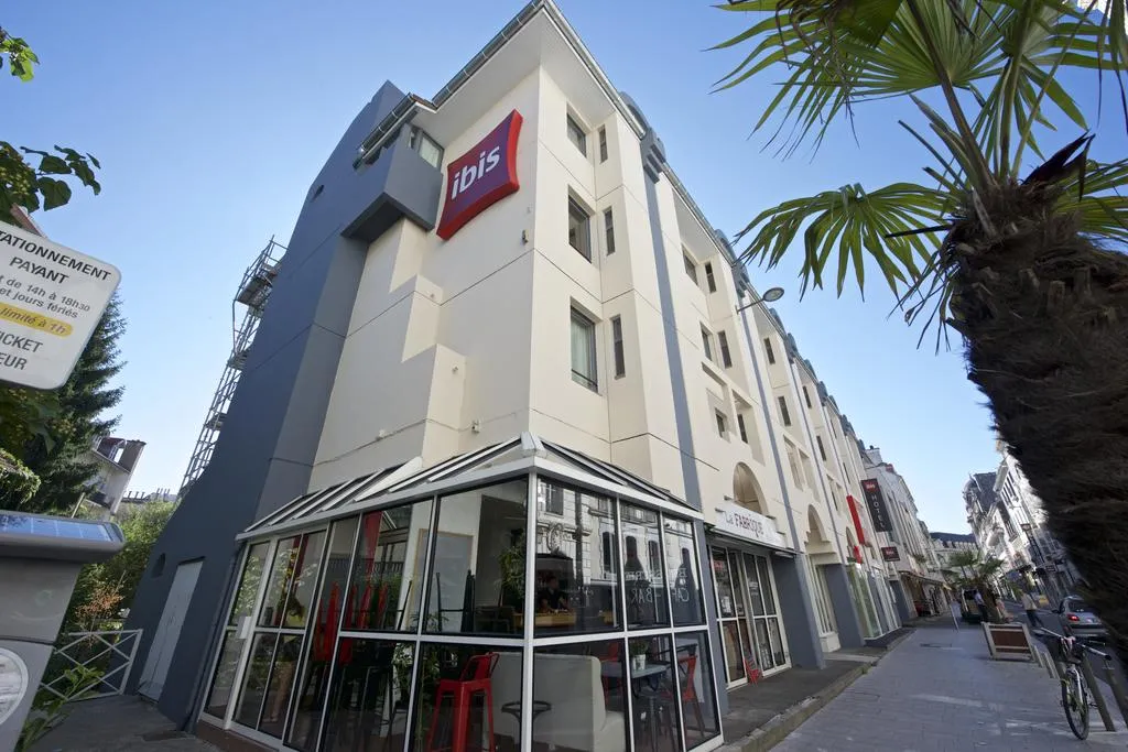 Building hotel Hotel ibis Pau Centre