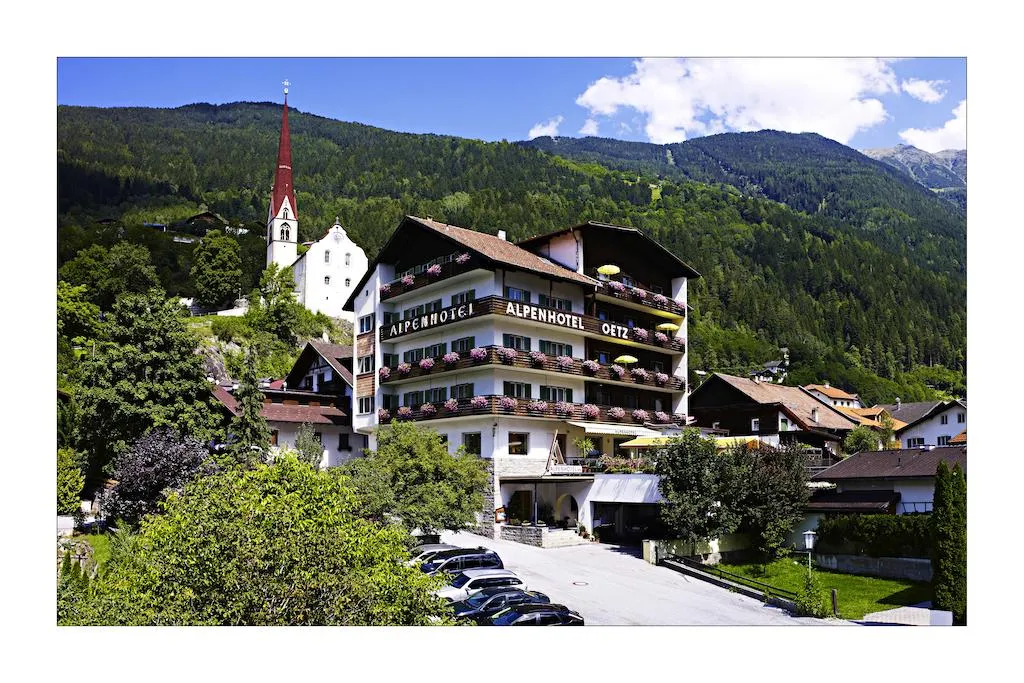Building hotel Alpenhotel Oetz