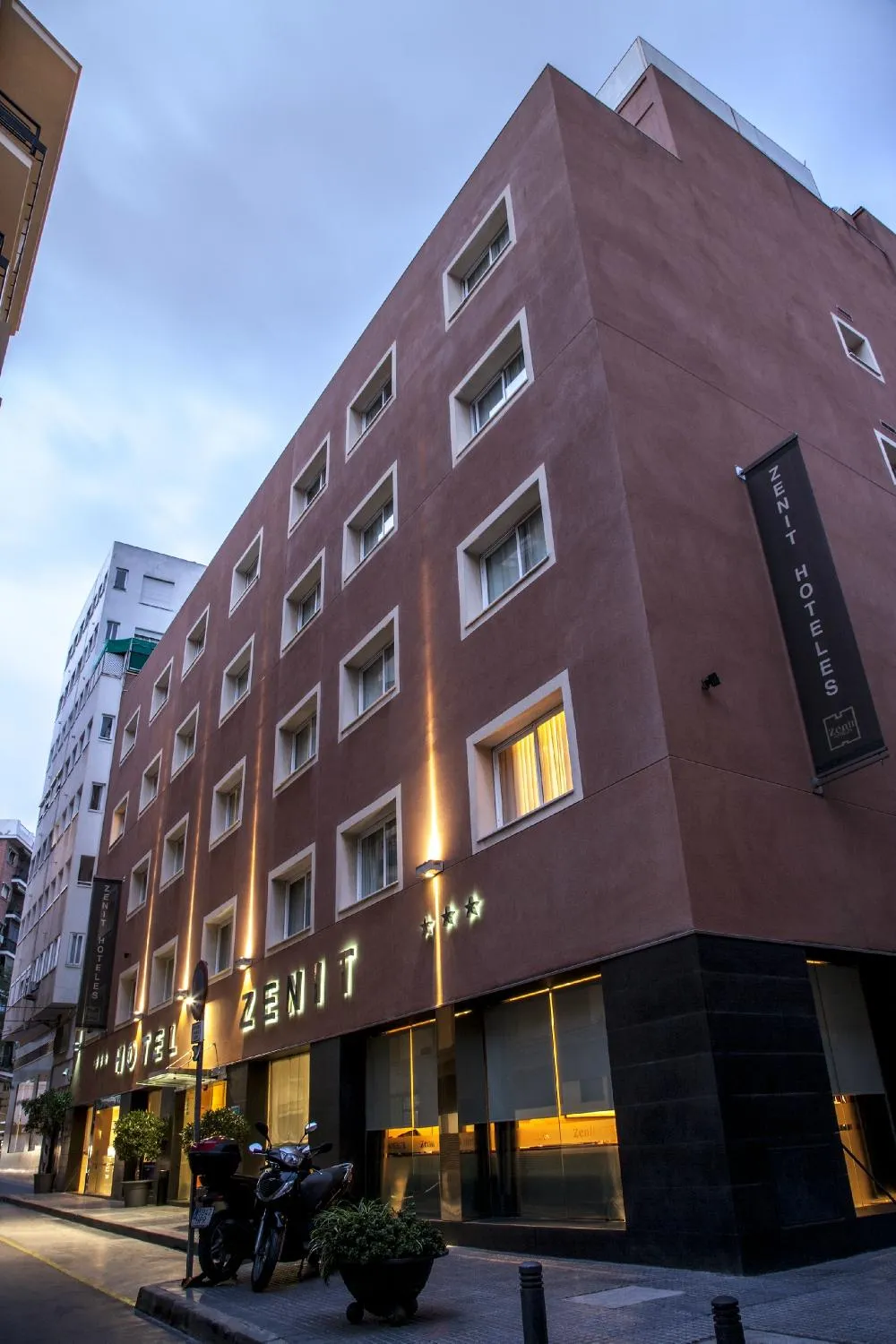 Building hotel Zenit Málaga
