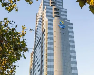 Building hotel Ilunion Valencia