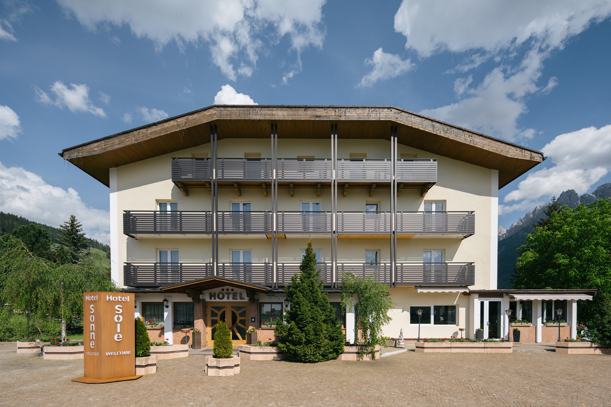 Building hotel Hotel Sonne Sole