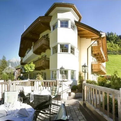 Building hotel Luxury Mountain Resort ZillergrundRock