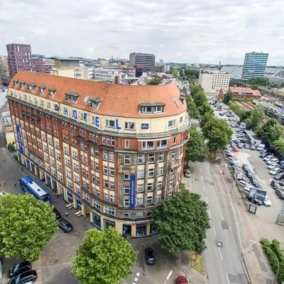 Building hotel A&O Hamburg Hauptbahnhof