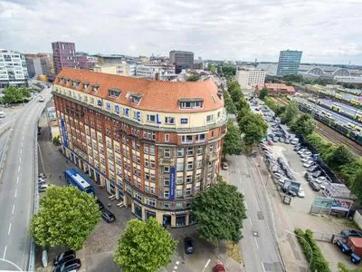 Gebäude von A&O Hamburg Hauptbahnhof