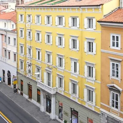 Building hotel Hotel Roma