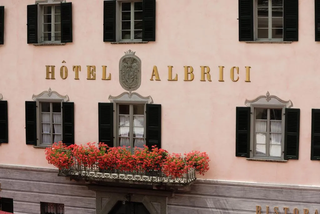 Building hotel Hotel Albrici