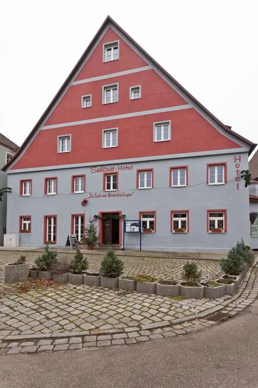 Building hotel Seebauer Hotel "Ente von Wassertrüdingen"