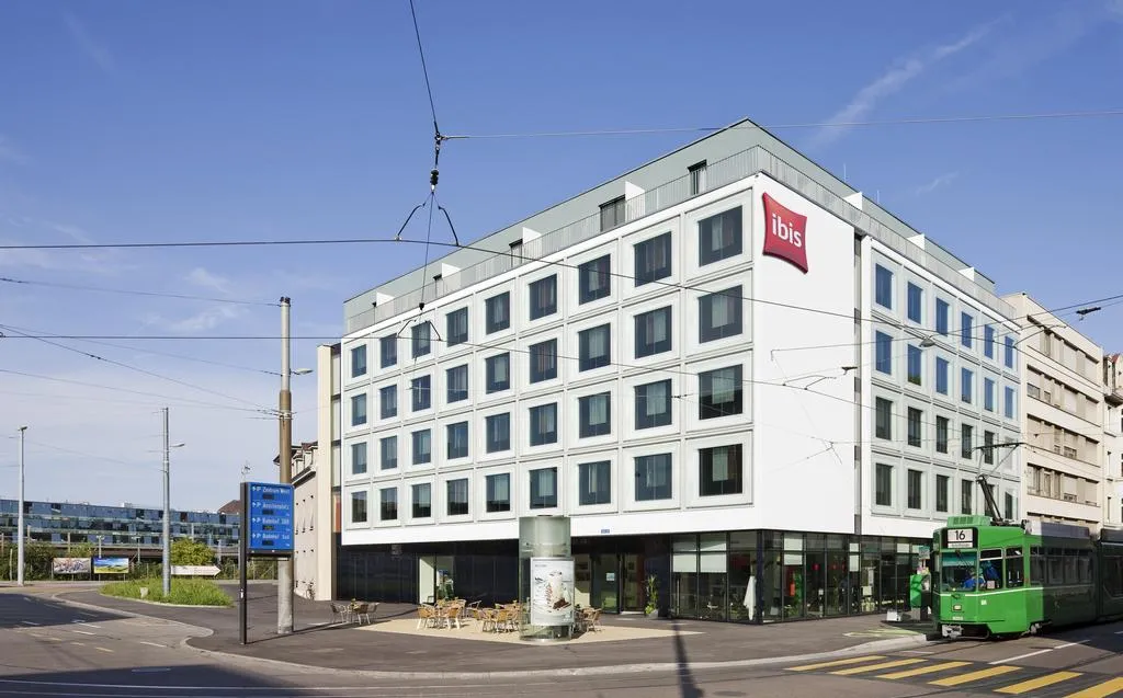 Building hotel ibis Basel Bahnhof