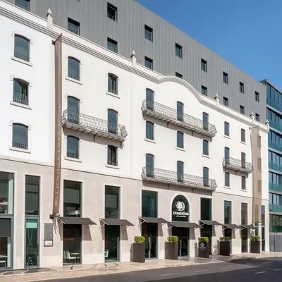 Building hotel DoubleTree by Hilton Lisbon Fontana Park