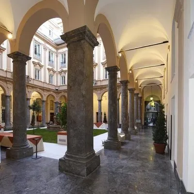 Building hotel Piazza Borsa