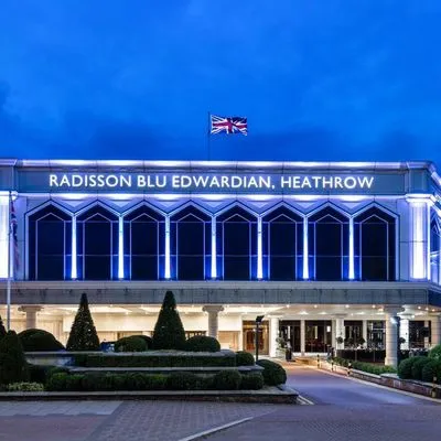 Building hotel Radisson Blu Edwardian Heathrow Hotel