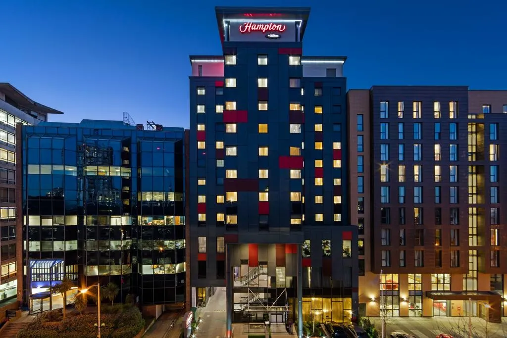 Building hotel Hampton by Hilton Croydon