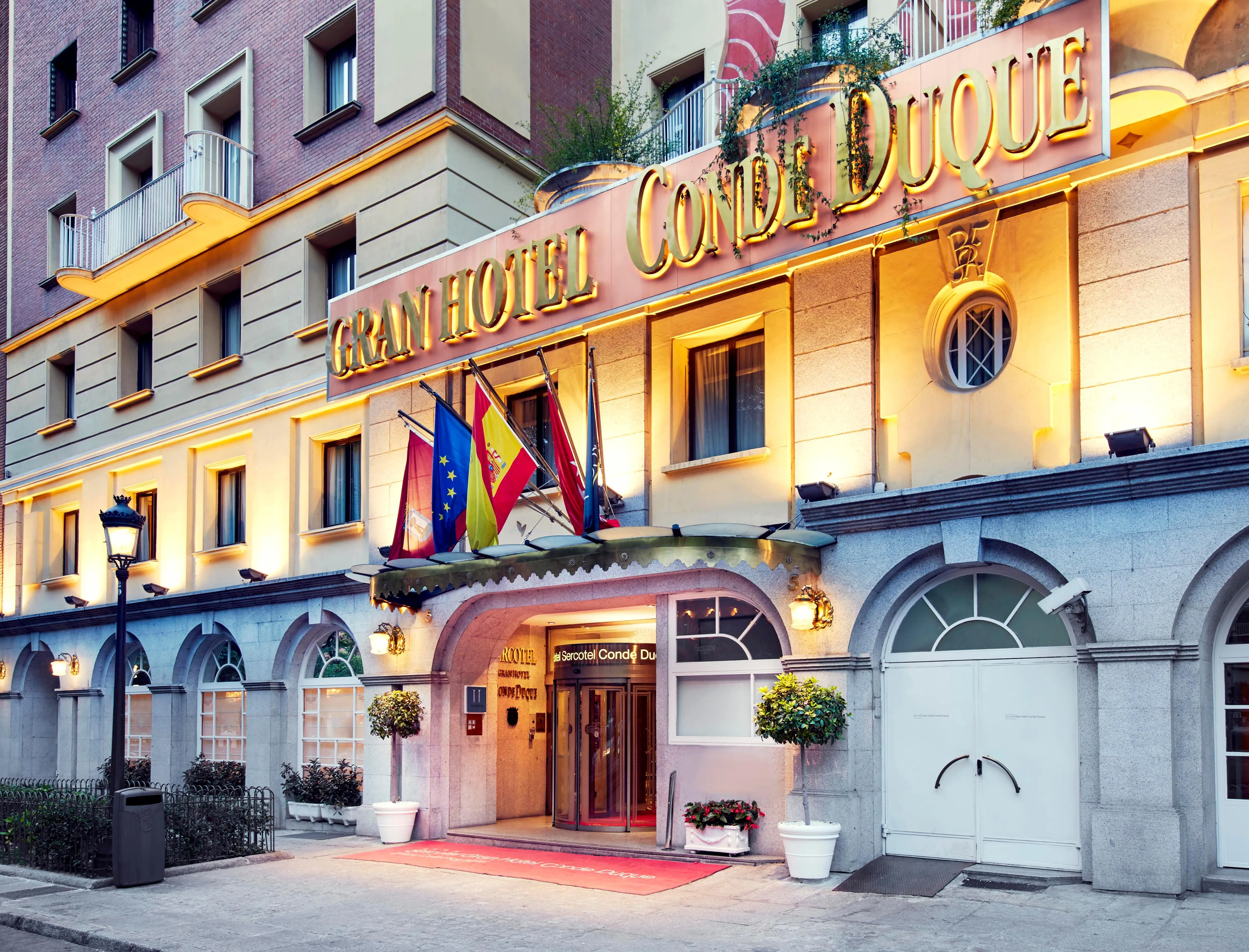 Building hotel Sercotel Gran Hotel Conde Duque