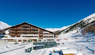 Building hotel Alpina deluxe