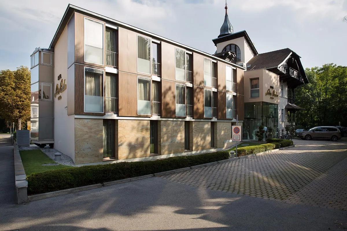 Building hotel Hotel Sacher Baden