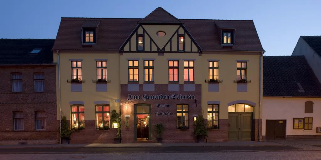 Building hotel Zum hauenden Schwein