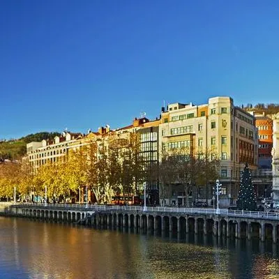Building hotel Hotel Bilbao Plaza