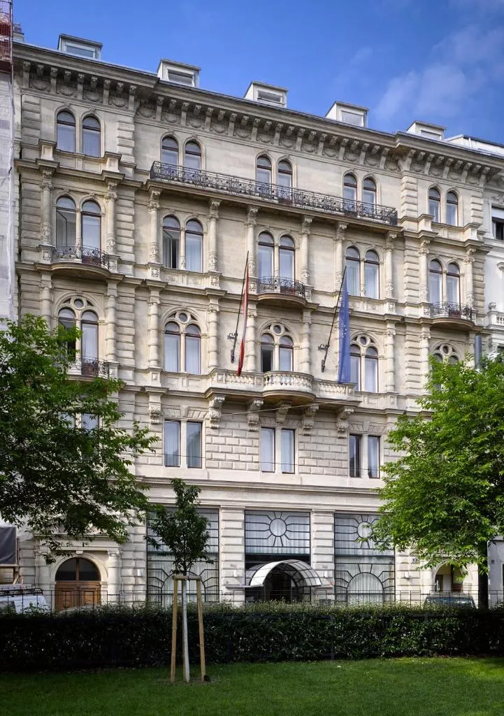 Building hotel K+K Palais Hotel Vienna