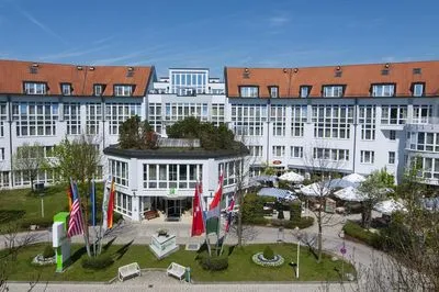 Building hotel Holiday Inn Munich-Unterhaching