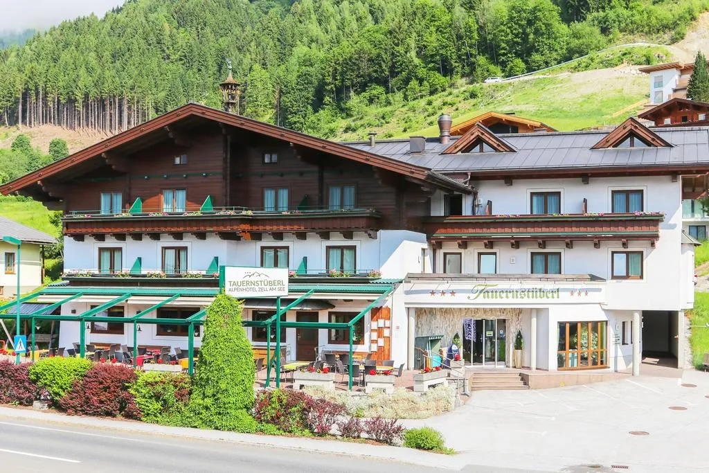 Building hotel Gasthof/Alpenhotel Tauernstüberlc