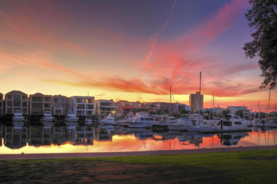 Building hotel Haven Marina Glenelg