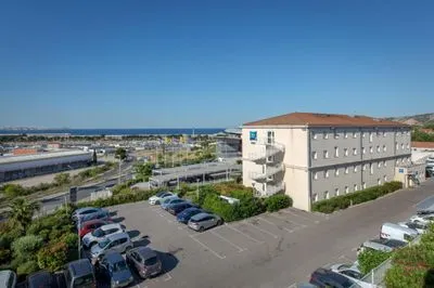 Building hotel Ibis Budget Marseille l'Estaque