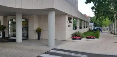 Building hotel Ark Hotel