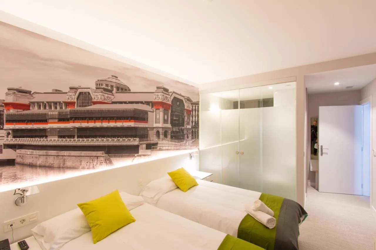 Building hotel Bilbao City Rooms